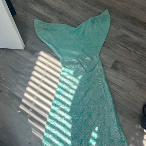 Mermaid tail blanket